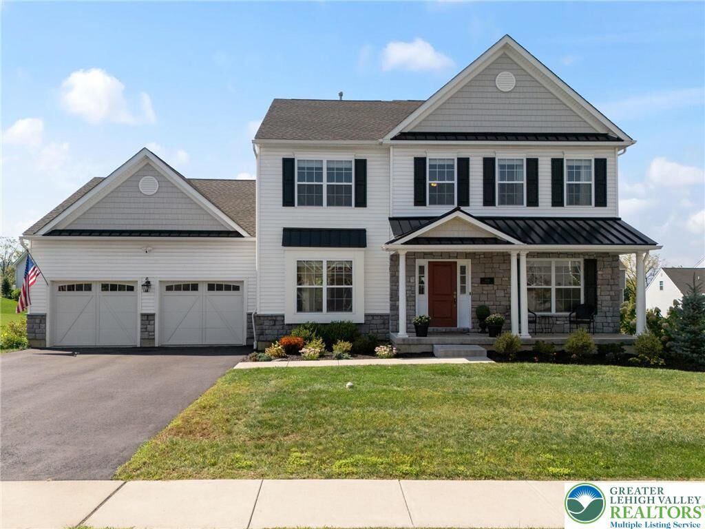 Property Photo: 4476 Stonebridge Drive PA 18062