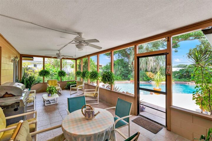 Property Photo: 1009 Woodall Drive FL 32714