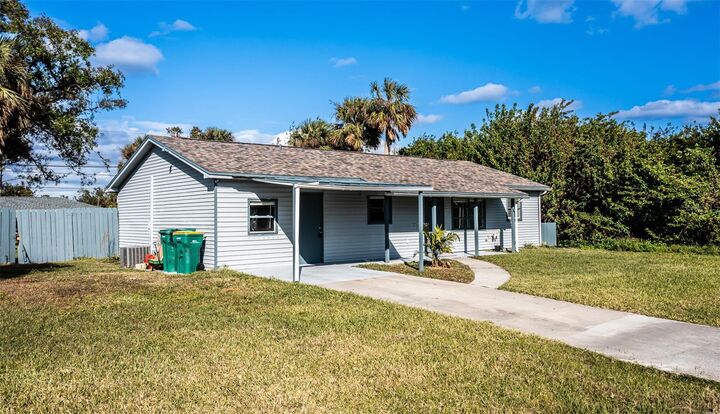 Property Photo:  20310 Lorenzo Avenue  FL 33952 