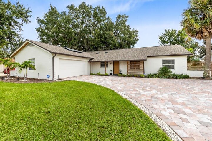 Property Photo: 2408 Caribbean Court FL 32805