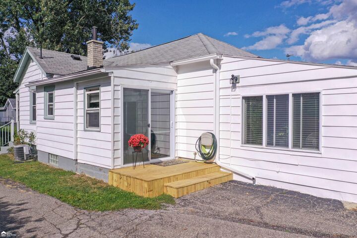 Property Photo:  3176 Margaret Street  MI 48326 
