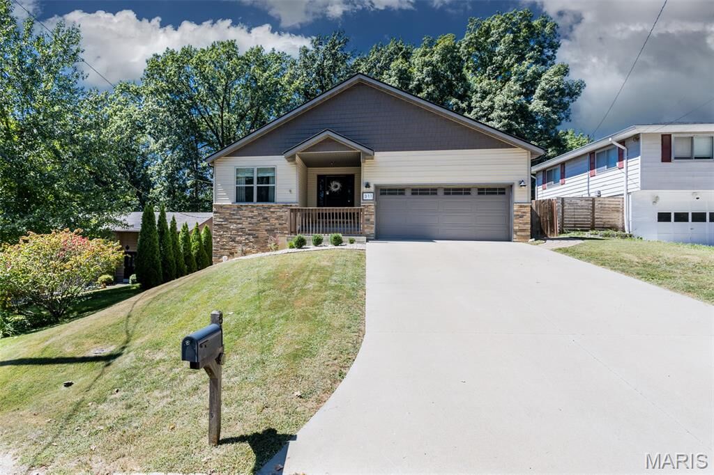 Property Photo:  311 Barnett Drive  IL 62025 