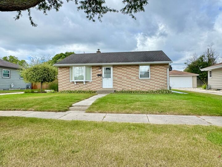 2847 S 102nd St  West Allis WI 53227 photo