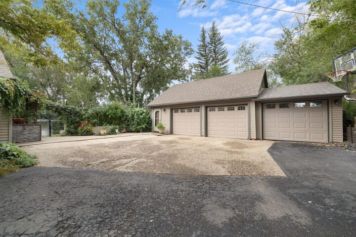 Property Photo:  1123 9th St NW  ND 58703 