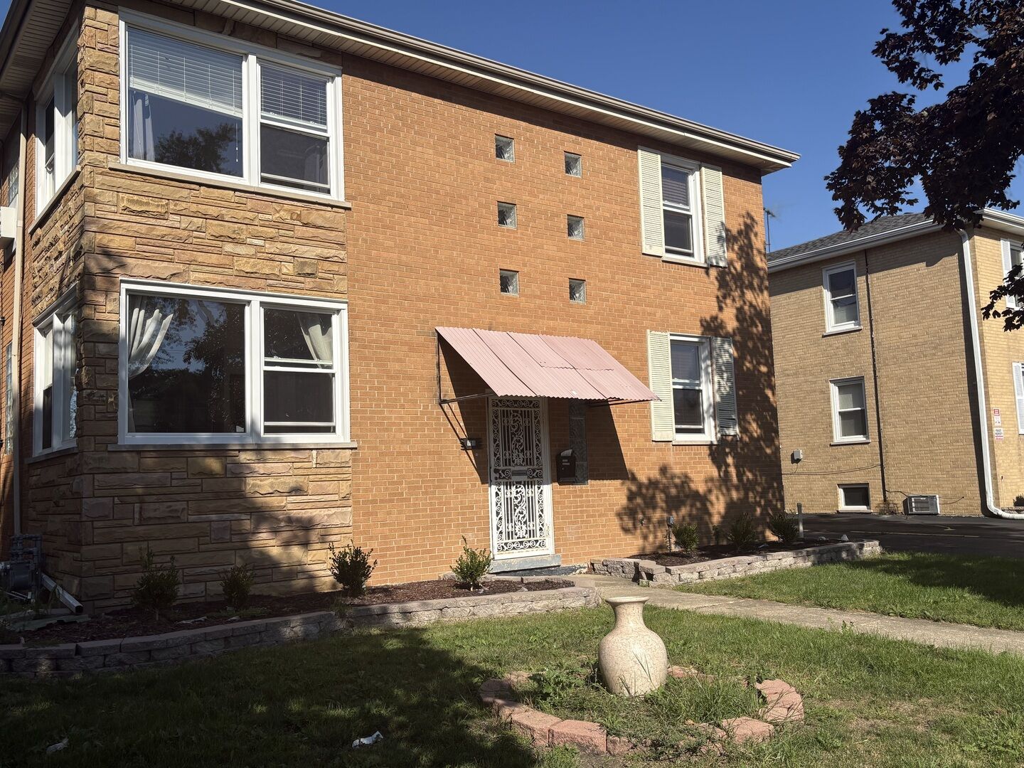 Property Photo: 751 N Northwest Highway N IL 60068