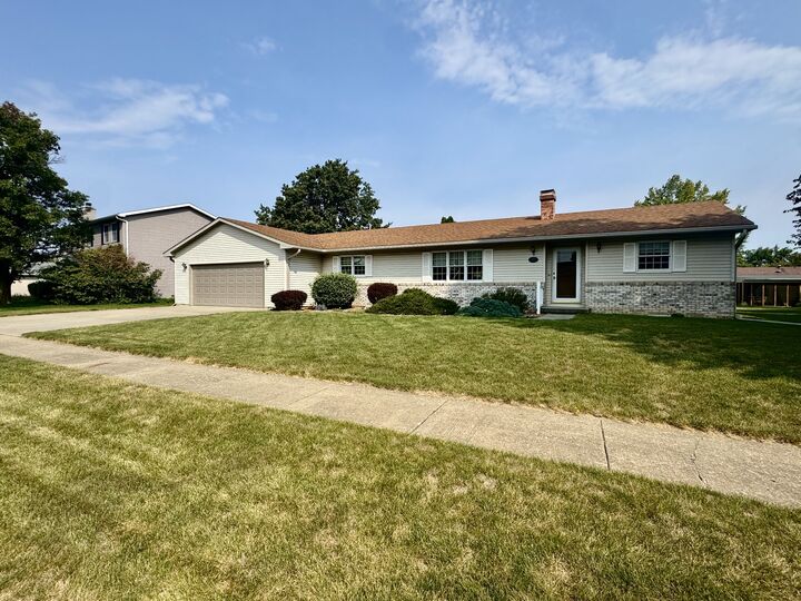 Property Photo:  31 Colonial Drive  IL 61727 