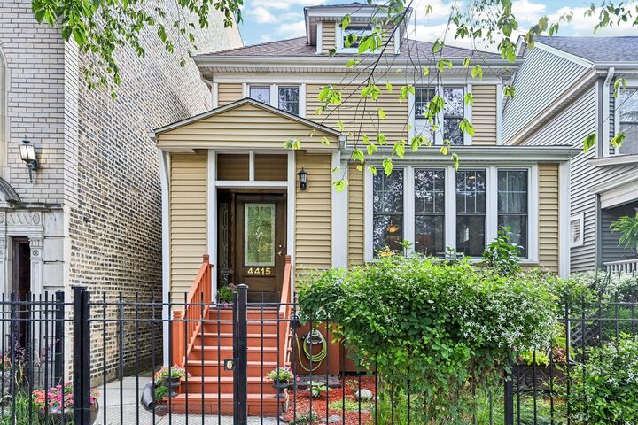 Property Photo: 4415 N Ashland Avenue IL 60640