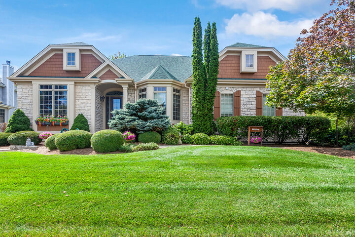 Property Photo:  
