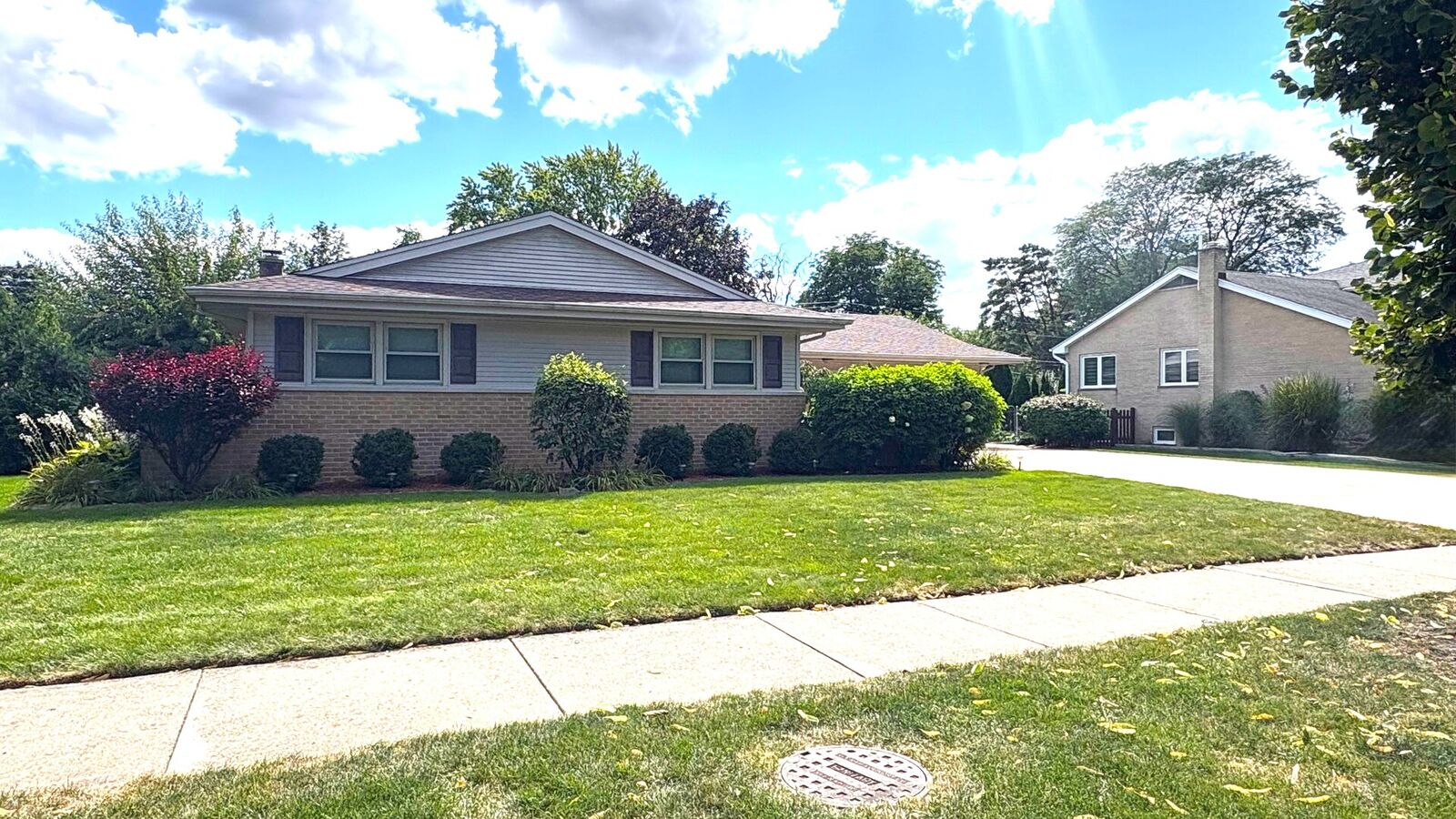 Property Photo: 933 Garden Lane IL 60090