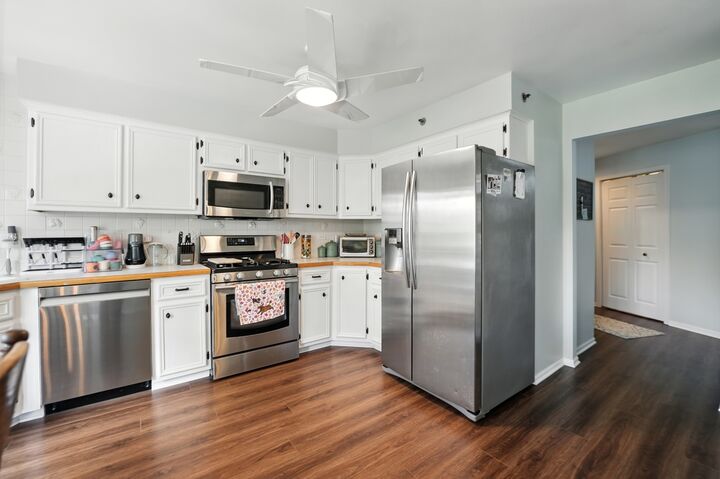 Property Photo:  10228 Southwest Highway 3C  IL 60415 