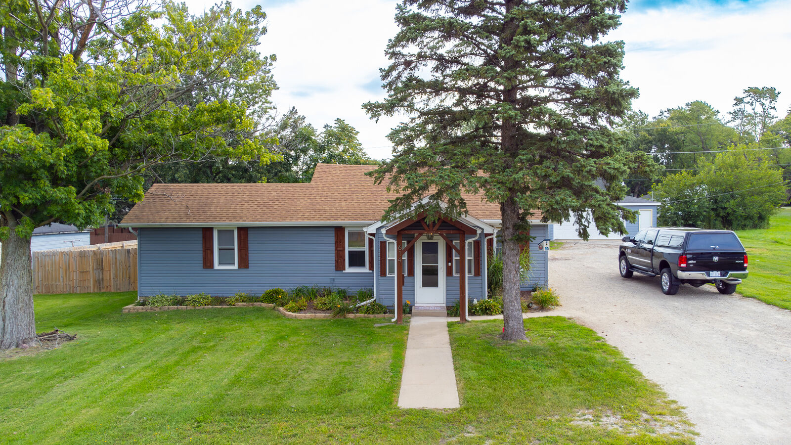 Property Photo: 614 Cayuga Street IL 60432