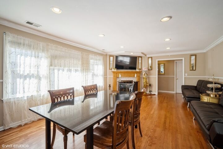 Property Photo: 1460 Ferndale Avenue IL 60035