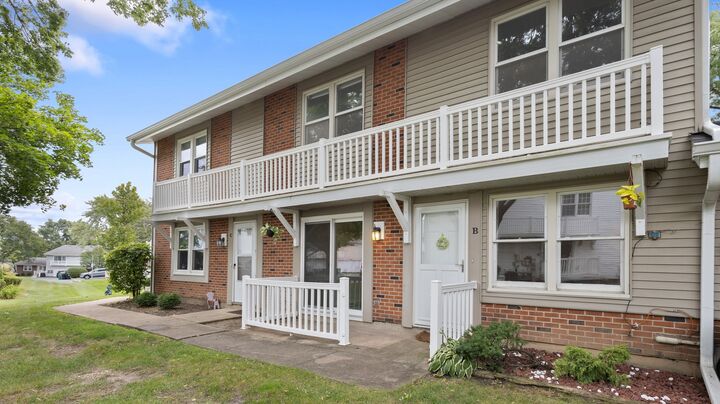 Property Photo:  205 Emerson Court B  IL 60108 