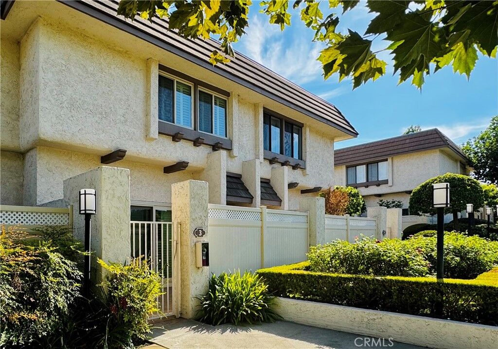Property Photo:  848 W Huntington Drive 3  CA 91007 