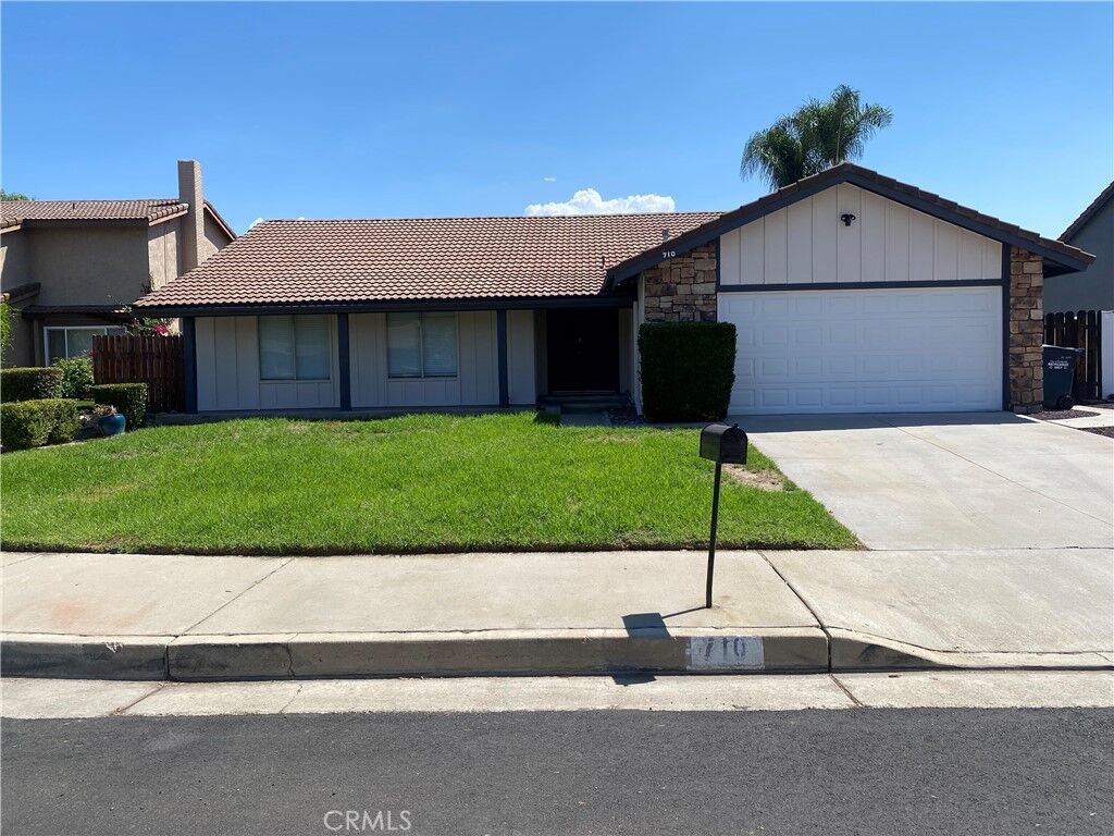 Property Photo:  710 Sandy Court  CA 92374 