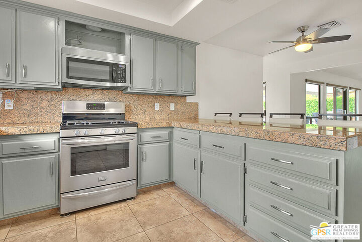 45700 Mountain View Avenue  Palm Desert CA 92260 photo