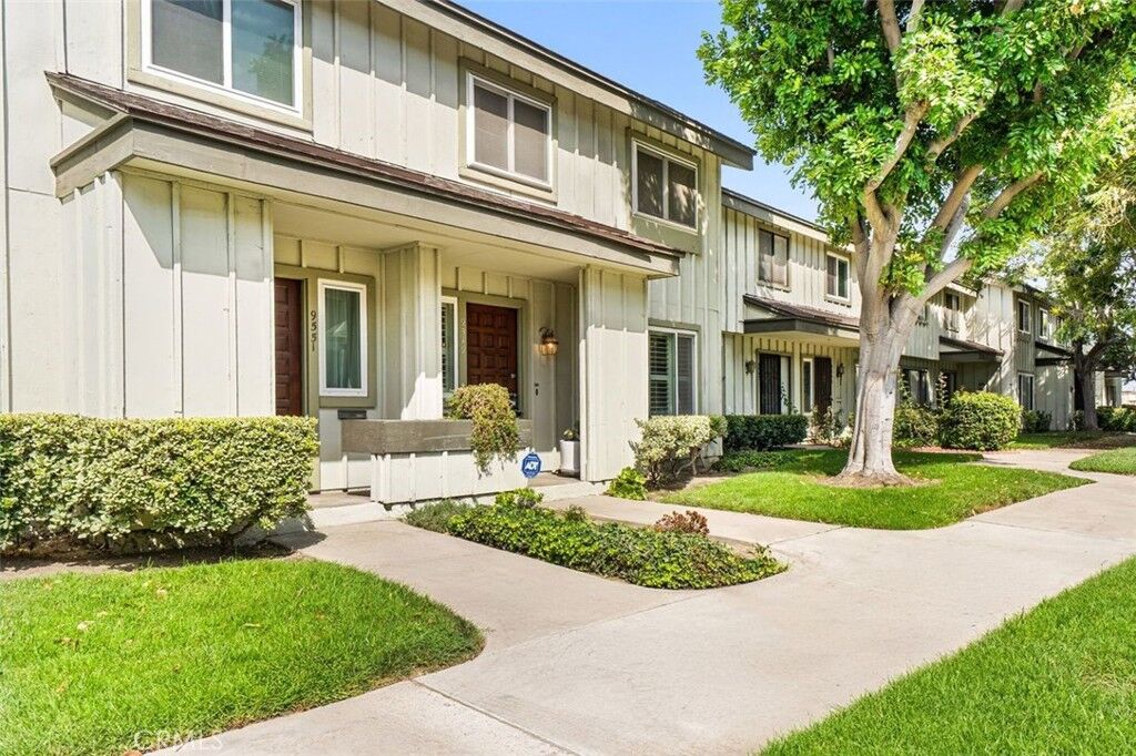 Property Photo:  9549 Karmont Avenue  CA 90280 