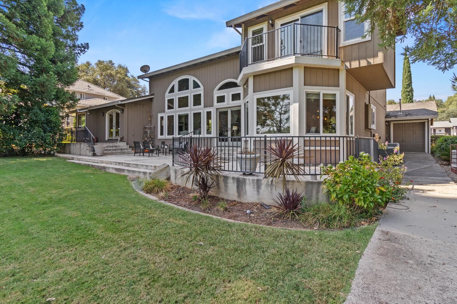 Property Photo: 3379 Cambridge Road CA 95682