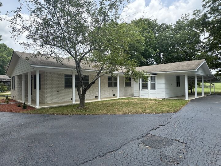 Property Photo: 725 Westside Dr TN 37388