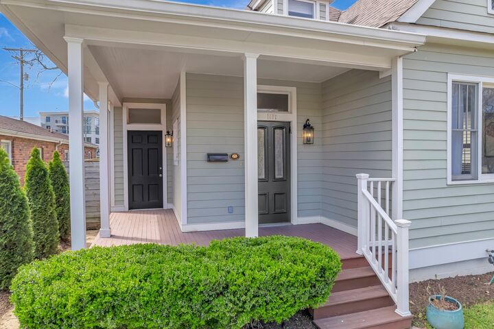 Property Photo:  1077 2nd Ave S  TN 37210 