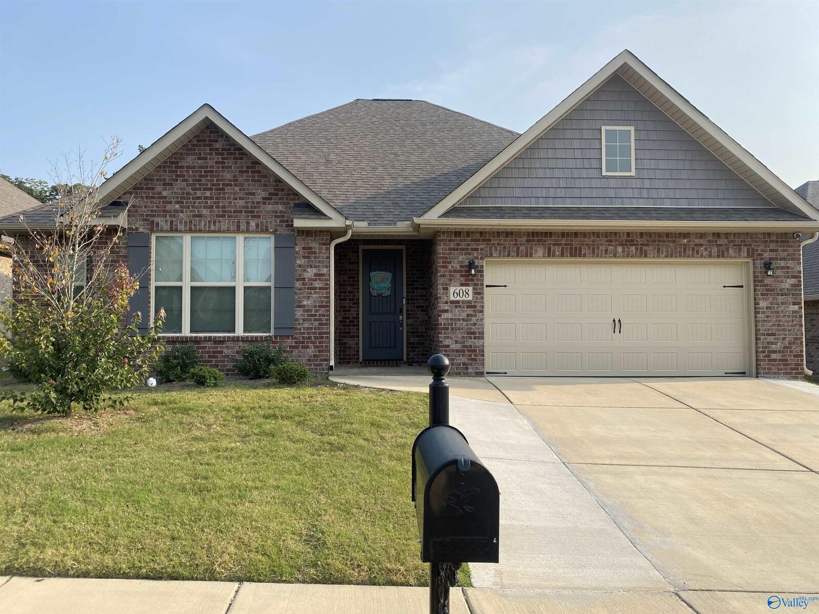 Property Photo: 608 Magnolia Cove Lane SW AL 35640