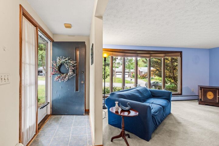 Property Photo: 9 Tomolonis Drive NH 03062