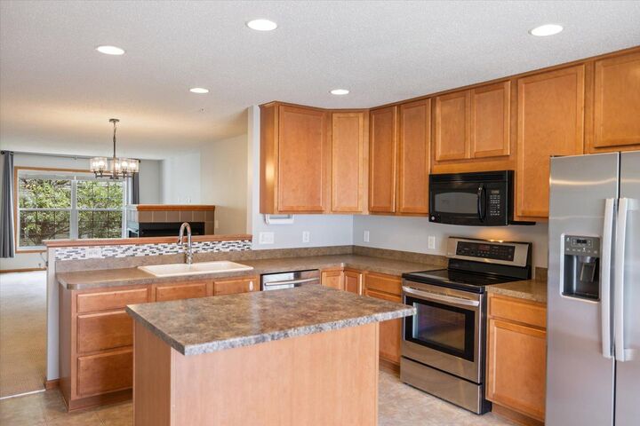 Property Photo: 907 Ledgestone Drive MN 55115