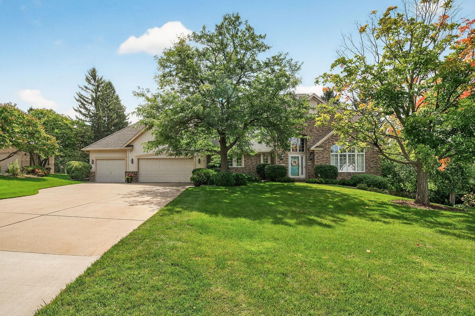 Property Photo:  606 Sutcliff Circle  MN 55118 