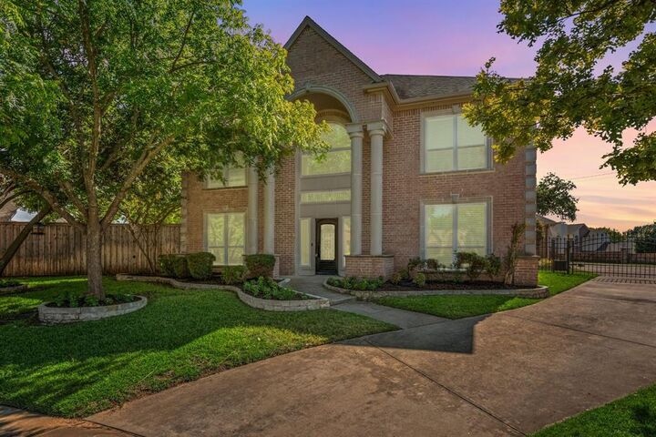 Property Photo: 7804 Baywood Court TX 76182