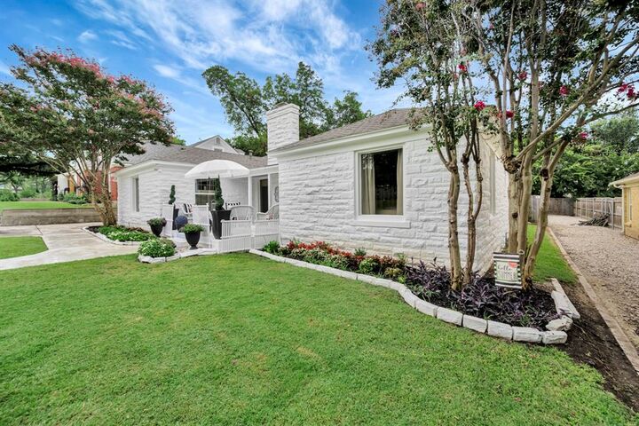 Property Photo: 3413 Westcliff Road S TX 76109