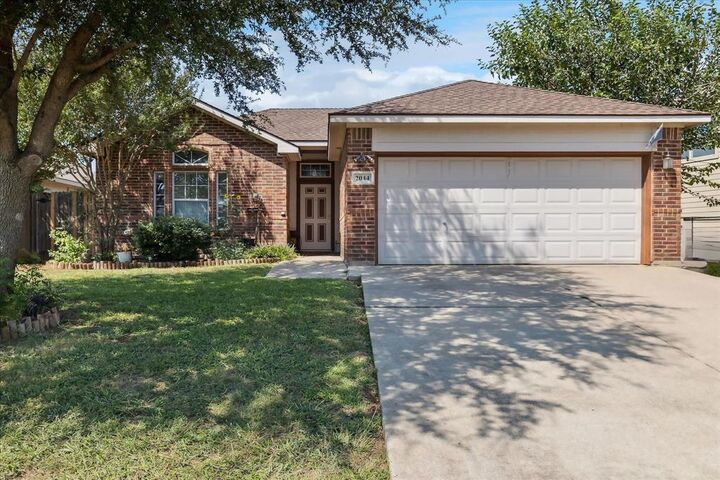 Property Photo: 2044 Beacon Way TX 76140