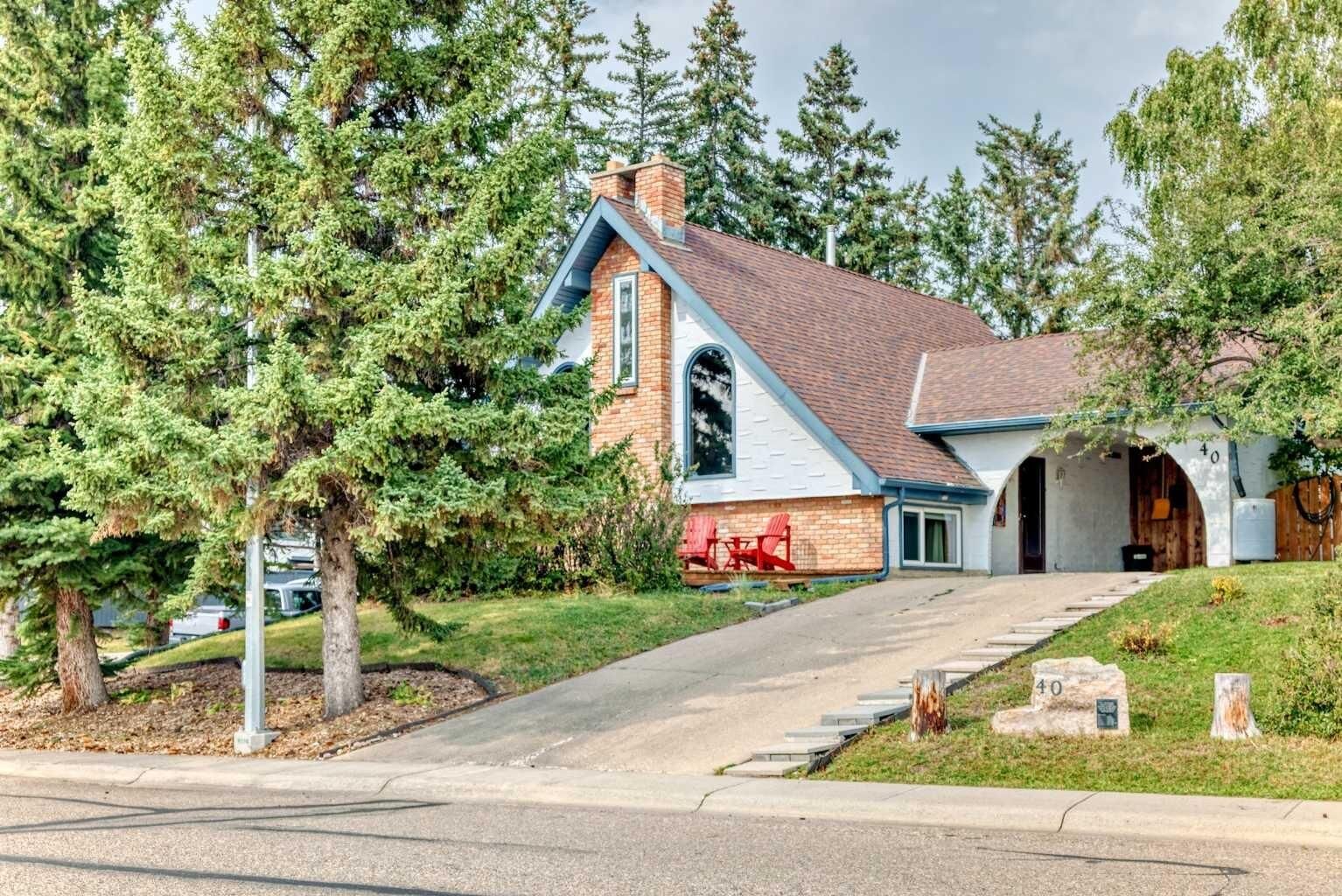 Property Photo:  40 Mountain Street W  AB T1S 1G7 