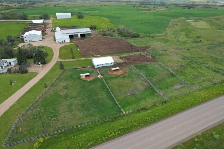 Property Photo:  20076 Township Road 370  AB T0J 1K0 
