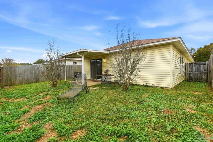 Property Photo:  1060 Antigua Cir  FL 32506 