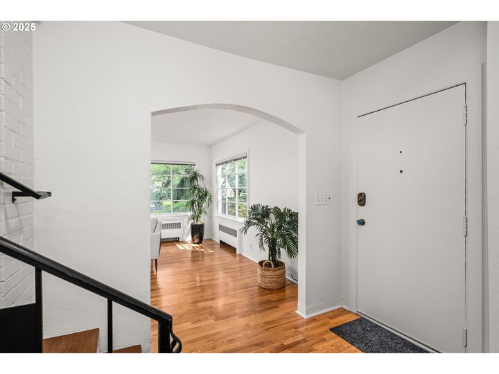 Property Photo: 1885 W 24th Ave OR 97405
