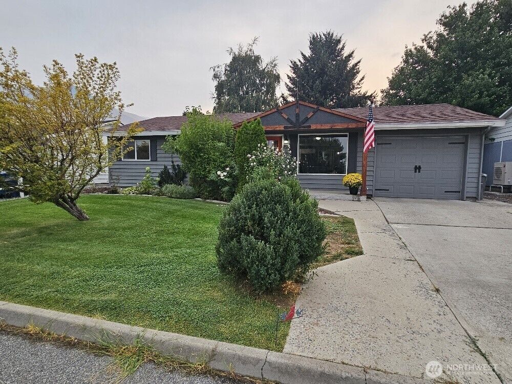 Property Photo:  708  Cherry Court  WA 98801 