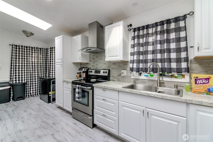 Property Photo:  19711  68th Avenue E  WA 98387 
