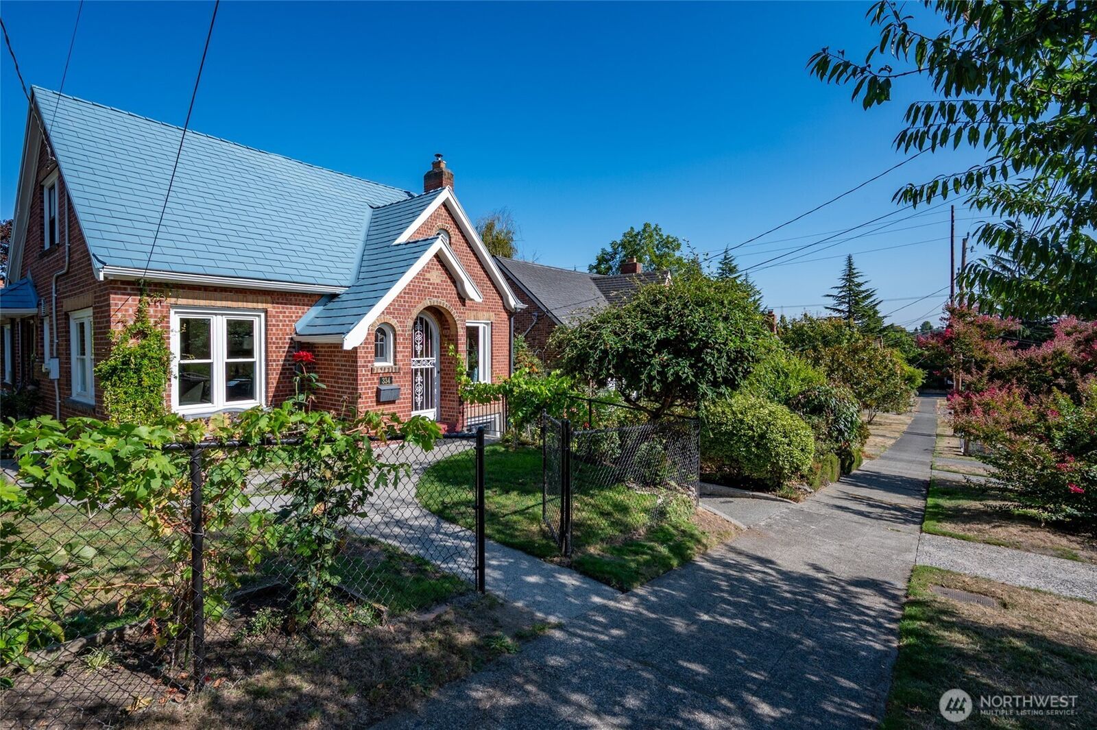 Property Photo:  334 NE 57th Street  WA 98105 