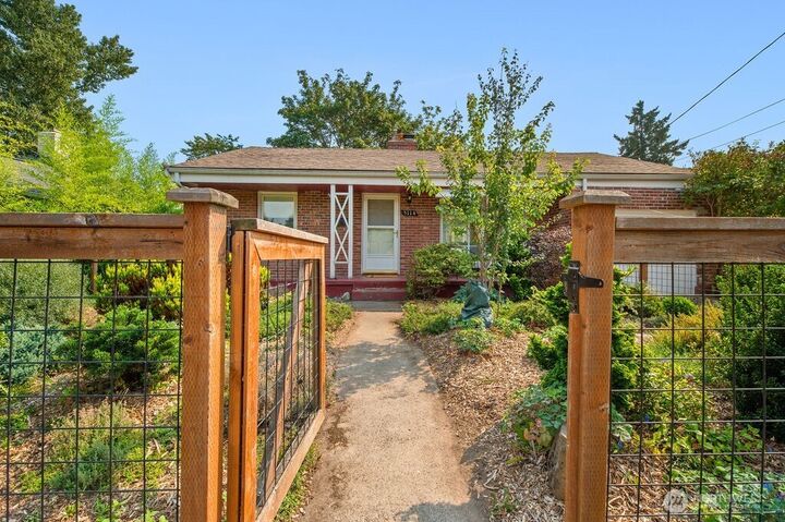 Property Photo: 5114 46th Avenue S WA 98118