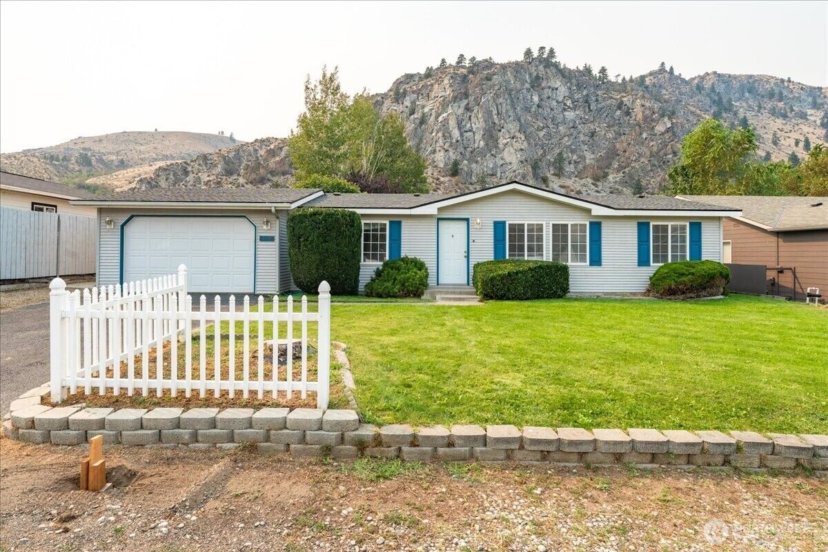 Property Photo:  14904  Golden Delicious Street  WA 98822 