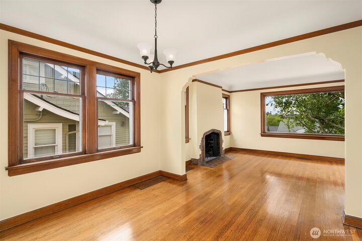 Property Photo:  5728  29th Avenue NE  WA 98105 