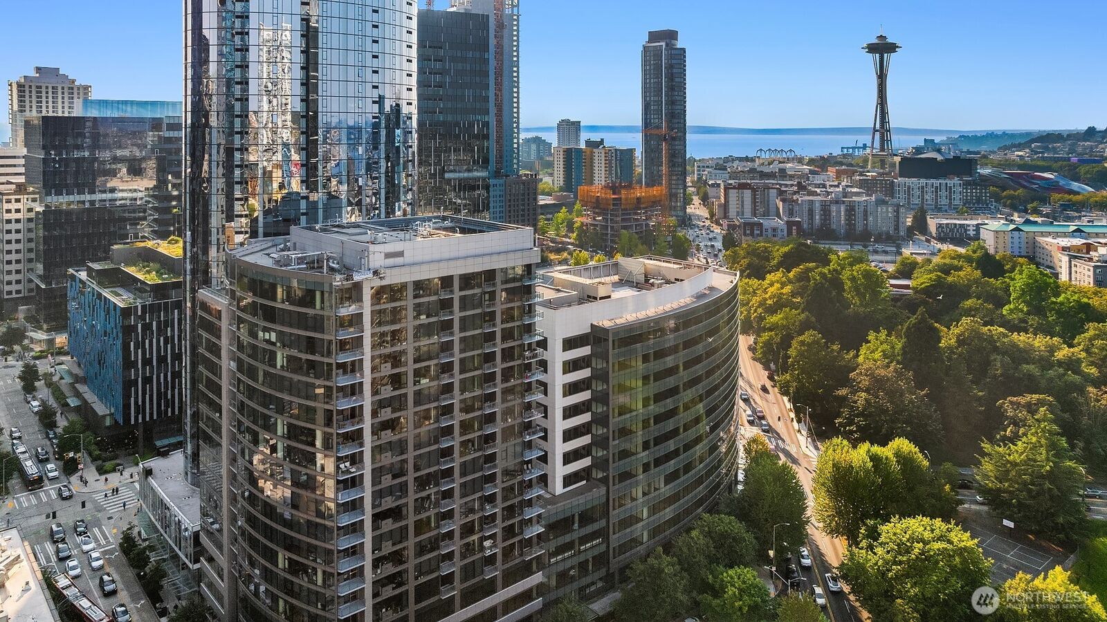 Property Photo:  820  Blanchard Street 803  WA 98121 
