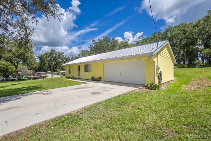 Property Photo: 9423 S Kingfish Terrace FL 34436