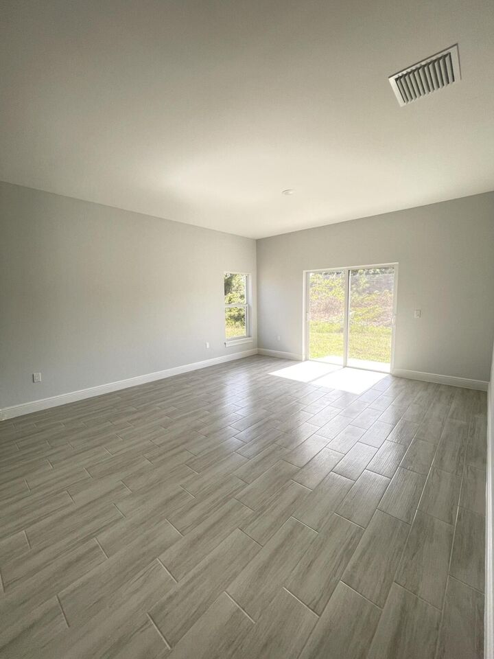 Property Photo: 6215 4th Lane FL 32968