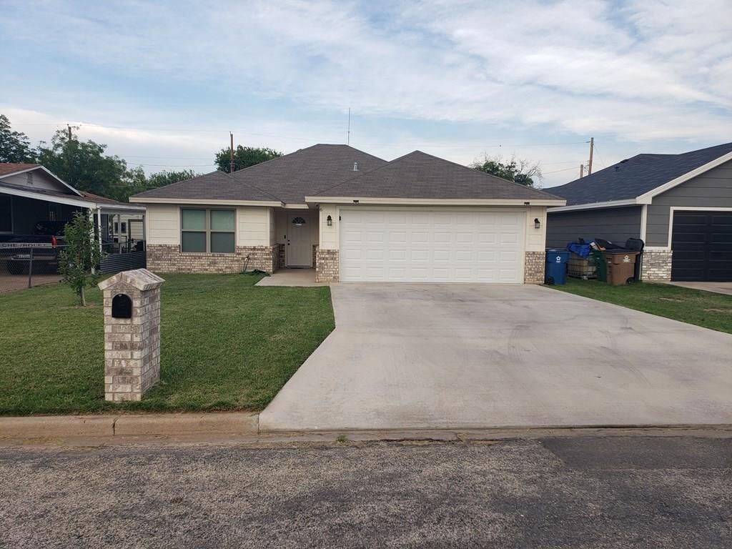 Property Photo: 6 Goodfellow Ave TX 76905