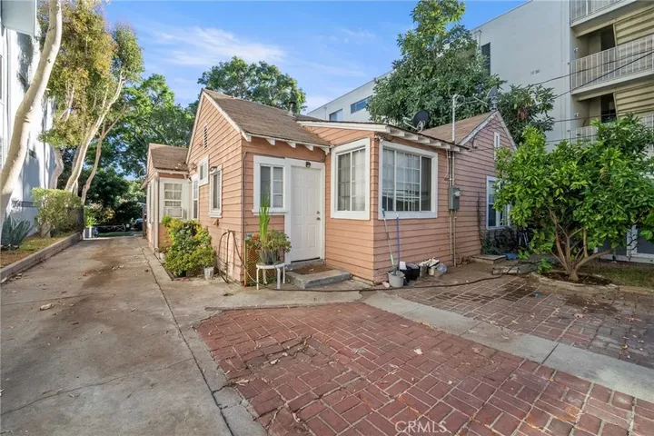 Property Photo:  7511 Hampton Avenue  CA 90046 
