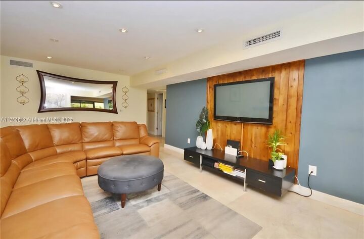 Property Photo:  15915 Kingsmoor Way  FL 33014 