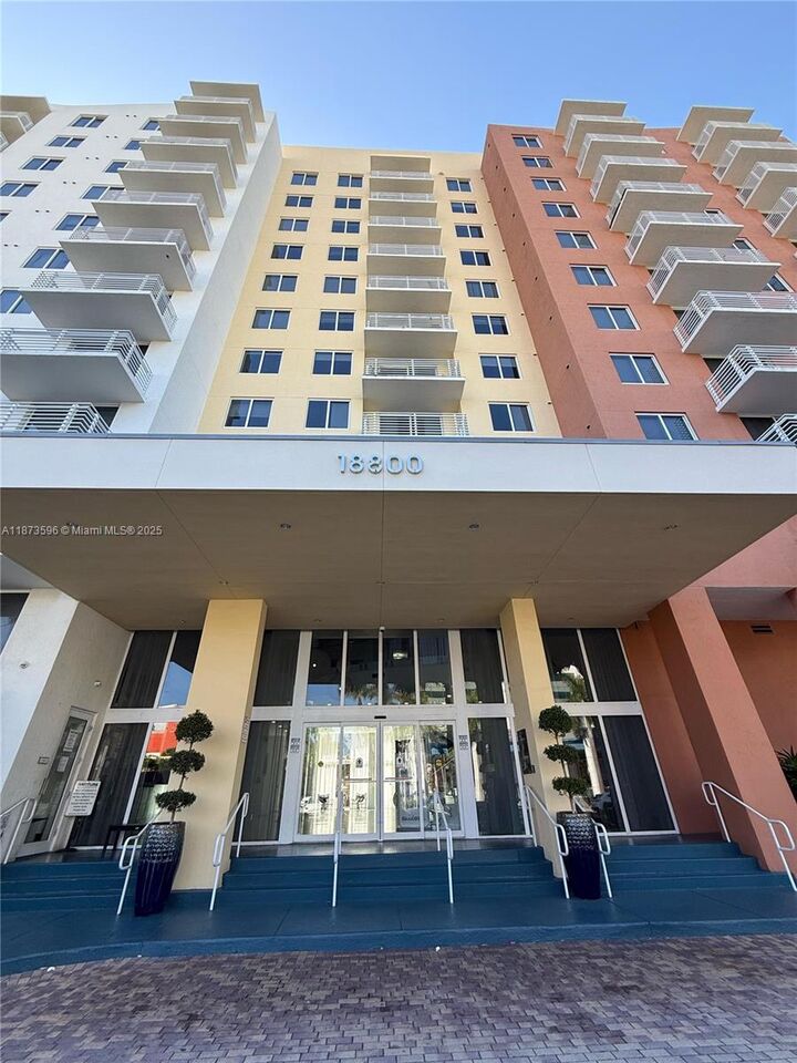 Property Photo: 18800 NE 29th Ave 801 FL 33180