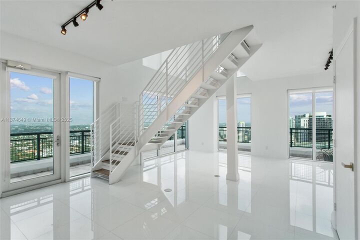 60 SW 13th St 4413  Miami FL 33130 photo