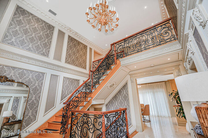 Property Photo:  76 Douglas Road  NY 10304 